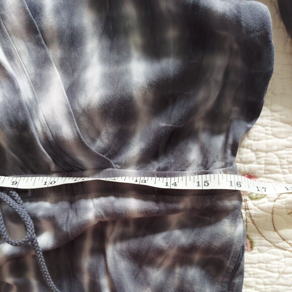Cloth and Stone Anthropologie Gray Tie Dye Print Drawstring Tie Romper Size M - Picture 10 of 11